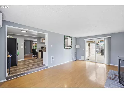 Living - 1082 Dondea St, Springfield, OR 97478 photo 6 of 6