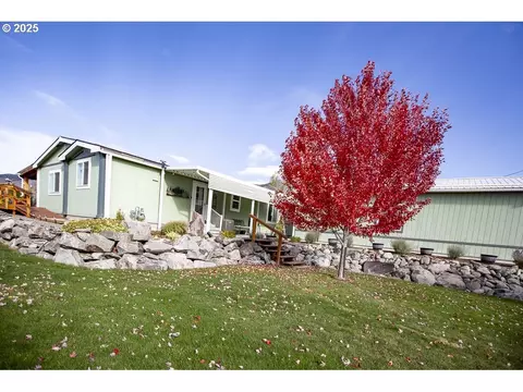 1208 Hill St, Cove, OR 97824