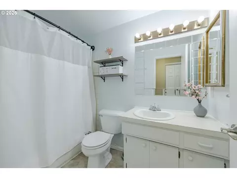 Bath - 2258 Brittany St, Eugene, OR 97405 photo 2 of 2