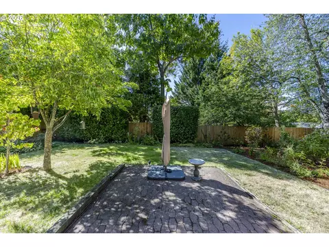 Exterior - 2258 Brittany St, Eugene, OR 97405 photo 9 of 12