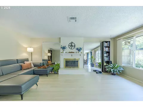 Living - 2258 Brittany St, Eugene, OR 97405 photo 4 of 4