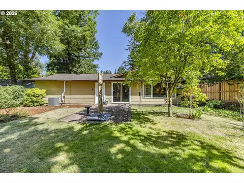 Exterior - 2258 Brittany St, Eugene, OR 97405 photo 6 of 12