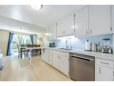Kitchen - 2258 Brittany St, Eugene, OR 97405 photo 5 of 6