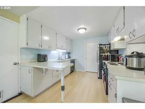 Kitchen - 2258 Brittany St, Eugene, OR 97405 photo 1 of 6