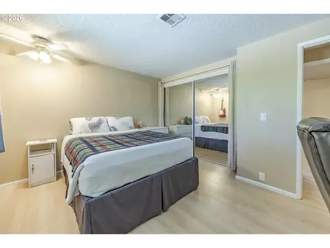 Bedroom - 2258 Brittany St, Eugene, OR 97405 photo 2 of 5