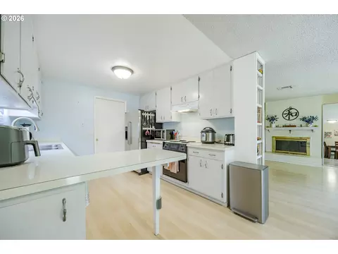 Kitchen - 2258 Brittany St, Eugene, OR 97405 photo 3 of 6