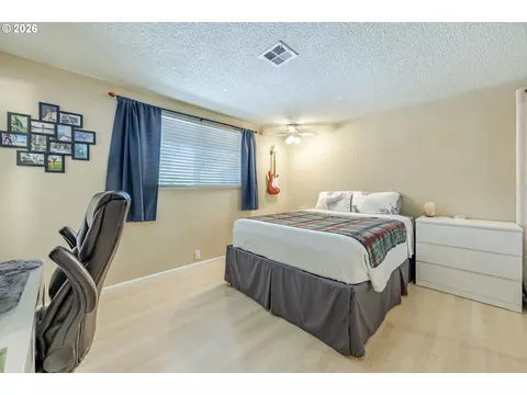 Bedroom - 2258 Brittany St, Eugene, OR 97405 photo 1 of 5