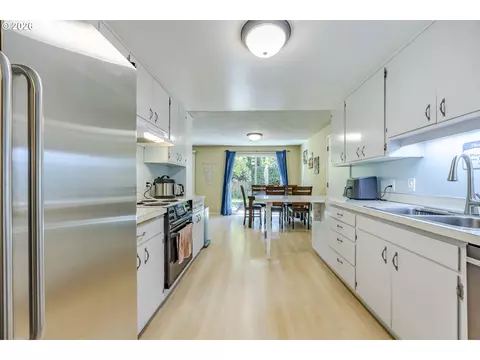 Kitchen - 2258 Brittany St, Eugene, OR 97405 photo 4 of 6
