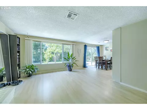 Living - 2258 Brittany St, Eugene, OR 97405 photo 2 of 4
