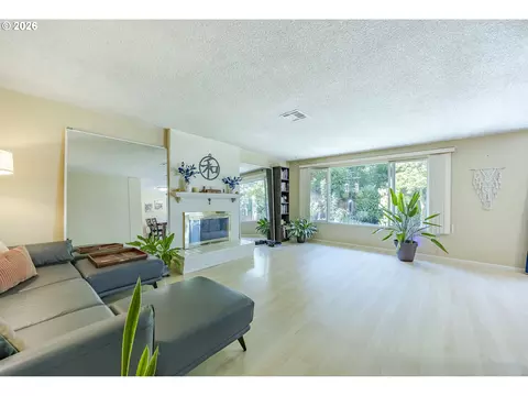 Living - 2258 Brittany St, Eugene, OR 97405 photo 1 of 4