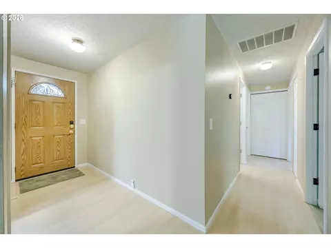 Entry Way - 2258 Brittany St, Eugene, OR 97405 photo 1 of 1
