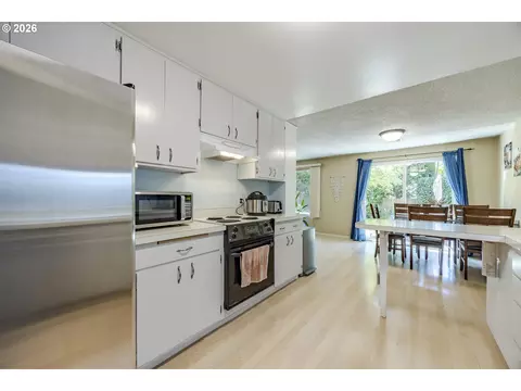 Kitchen - 2258 Brittany St, Eugene, OR 97405 photo 6 of 6