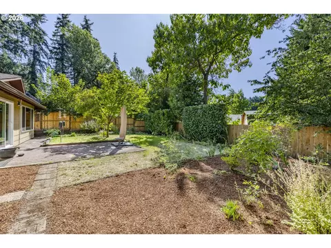 Exterior - 2258 Brittany St, Eugene, OR 97405 photo 3 of 12