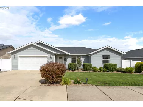 700 SE Tokay St, Winston, OR 97496