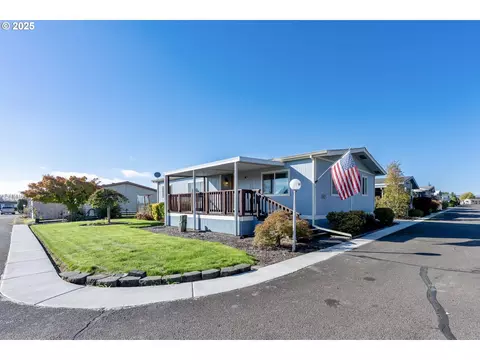 2901 E 2nd St #60, Newberg, OR 97132