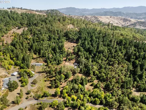1245 Sunshine Rd, Roseburg, OR 97470