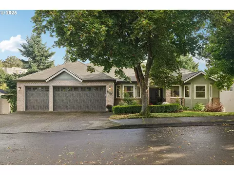2378 Falcon Dr, West Linn, OR 97068