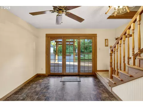 Entry Way - 3678 W Powell Loop, Gresham, OR 97030 photo 2 of 2