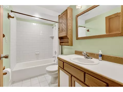 Bath - 3678 W Powell Loop, Gresham, OR 97030 photo 1 of 1