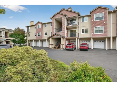 10664 NE Holly St #102, Hillsboro, OR 97006