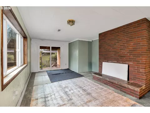 Living - 1320 SW 31st St, Gresham, OR 97080 photo 5 of 5