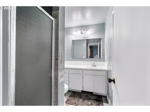 Bath - 1320 SW 31st St, Gresham, OR 97080 photo 2 of 3