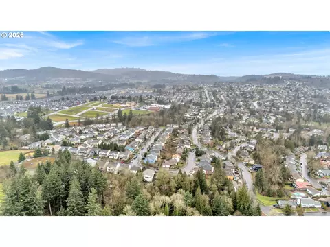 View/Area - 1320 SW 31st St, Gresham, OR 97080 photo 2 of 4