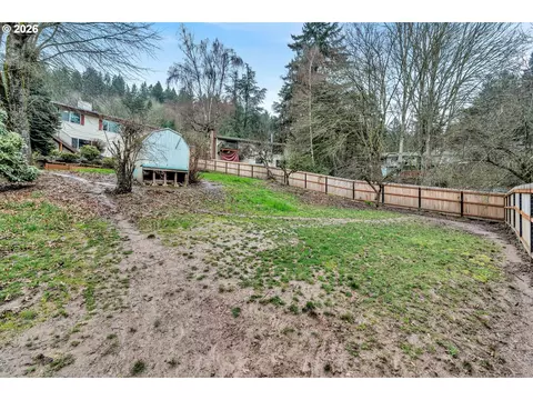 Exterior - 1320 SW 31st St, Gresham, OR 97080 photo 10 of 11