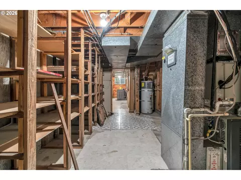 Entry Way - 1320 SW 31st St, Gresham, OR 97080 photo 2 of 2