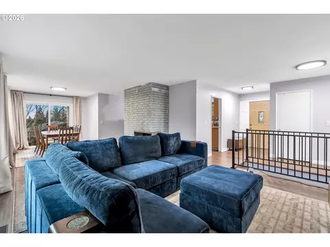 Living - 1320 SW 31st St, Gresham, OR 97080 photo 1 of 5