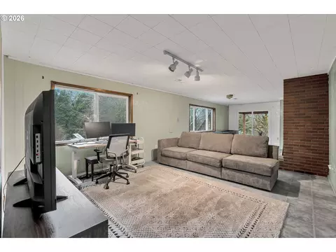 Living - 1320 SW 31st St, Gresham, OR 97080 photo 3 of 5