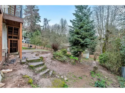 Exterior - 1320 SW 31st St, Gresham, OR 97080 photo 6 of 11