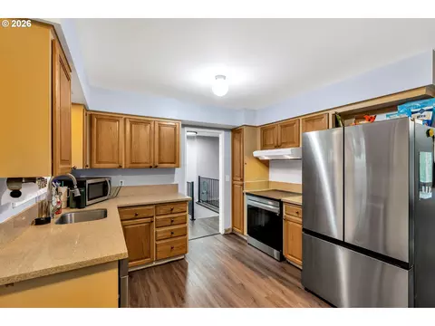 Kitchen - 1320 SW 31st St, Gresham, OR 97080 photo 2 of 3