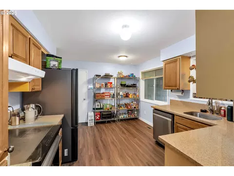 Kitchen - 1320 SW 31st St, Gresham, OR 97080 photo 1 of 3