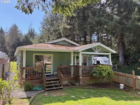 1122 SE 9th St, Bandon, OR 97411