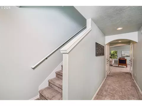 Entry Way - 4868 Glacier Dr, Springfield, OR 97478 photo 1 of 1