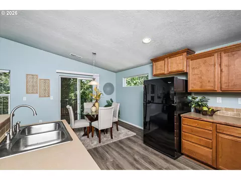 Dining - 4868 Glacier Dr, Springfield, OR 97478 photo 2 of 2