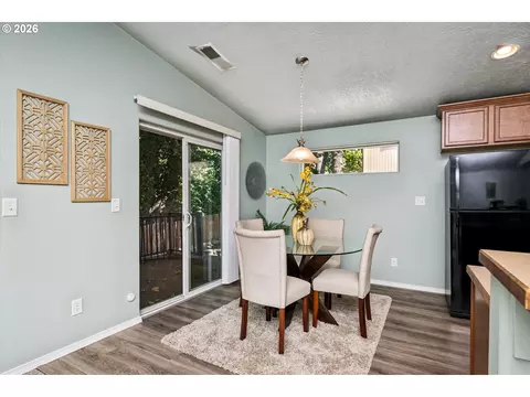 Dining - 4868 Glacier Dr, Springfield, OR 97478 photo 1 of 2