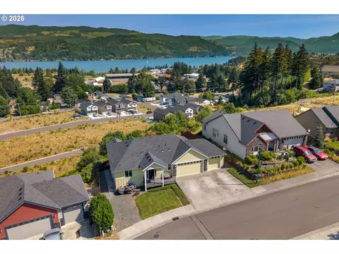 959 SE Windsong Dr, Cascade Locks, OR 97014 photo 2