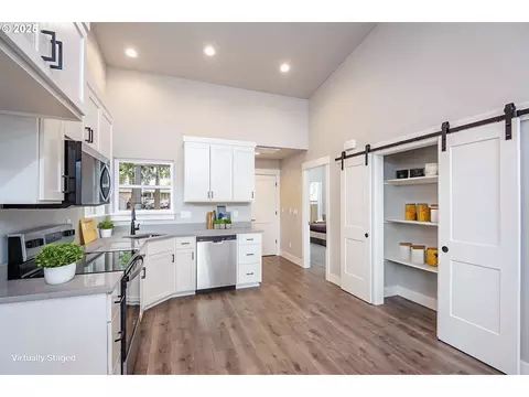 Kitchen - 1384 Jacobs Dr, Eugene, OR 97402 photo 3 of 3