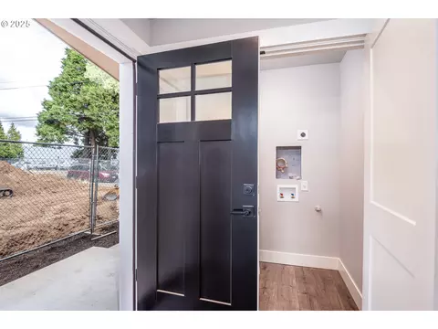 Entry Way - 1384 Jacobs Dr, Eugene, OR 97402 photo 1 of 1
