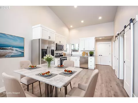 Dining - 1384 Jacobs Dr, Eugene, OR 97402 photo 1 of 1
