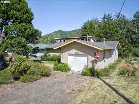 25975 David Ave, Rockaway Beach, OR 97136