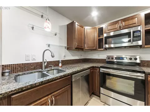 159 SW Florence Ave #45, Gresham, OR 97080 photo 2