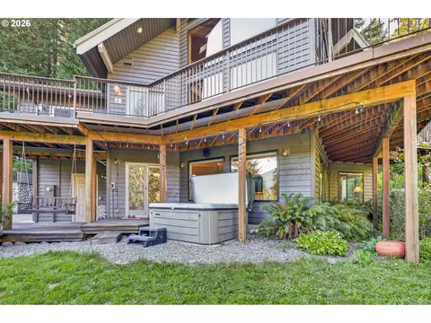 Exterior - 18685 E Aschoff Rd, Rhododendron, OR 97049 photo 11 of 15