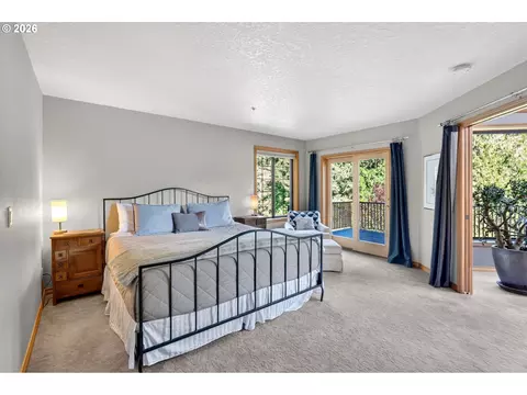 Bedroom - 18685 E Aschoff Rd, Rhododendron, OR 97049 photo 1 of 6