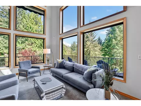 Living - 18685 E Aschoff Rd, Rhododendron, OR 97049 photo 2 of 5
