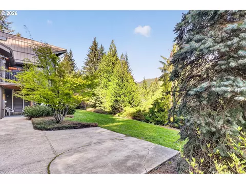 Exterior - 18685 E Aschoff Rd, Rhododendron, OR 97049 photo 9 of 15