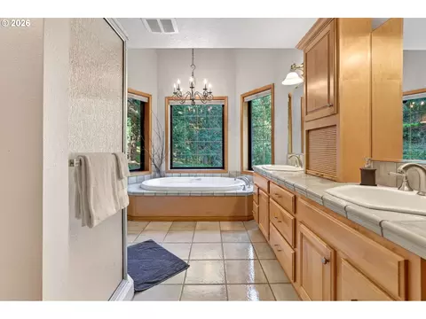 Bath - 18685 E Aschoff Rd, Rhododendron, OR 97049 photo 1 of 3