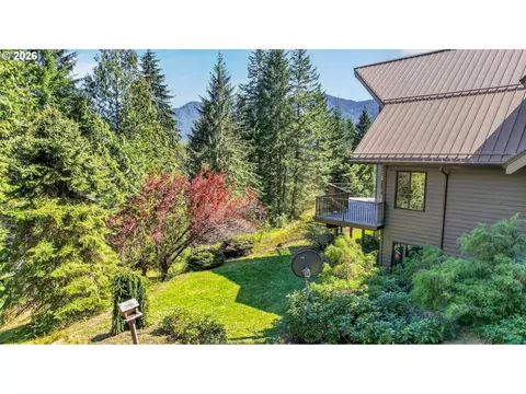 Exterior - 18685 E Aschoff Rd, Rhododendron, OR 97049 photo 3 of 15